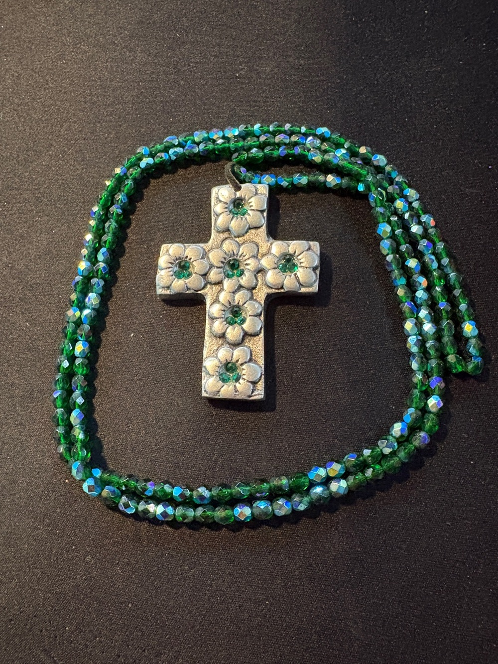 Green Beaded Necklace with Floral Cross Pendant EUC - Picture 1 of 2